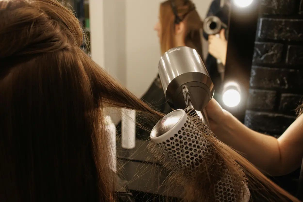 woman-at-haidresser